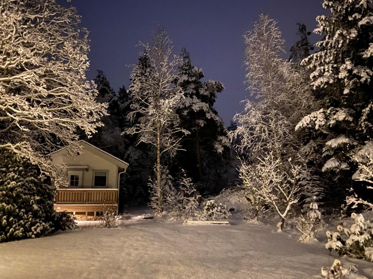Stuga I Naturskoent Omrade Pa Vaestra Tjoern Saby Zewnętrze zdjęcie