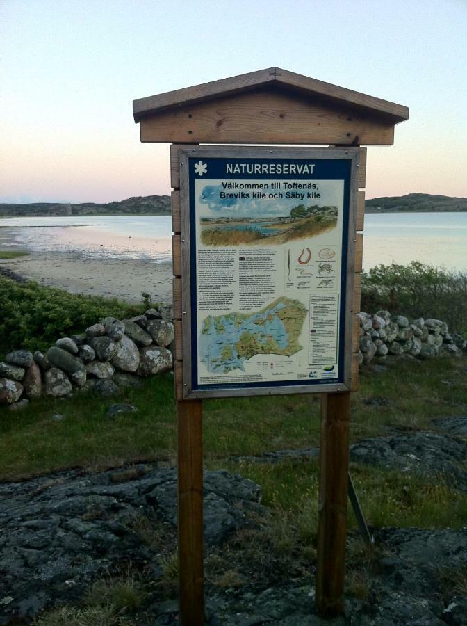 Stuga I Naturskoent Omrade Pa Vaestra Tjoern Saby Zewnętrze zdjęcie
